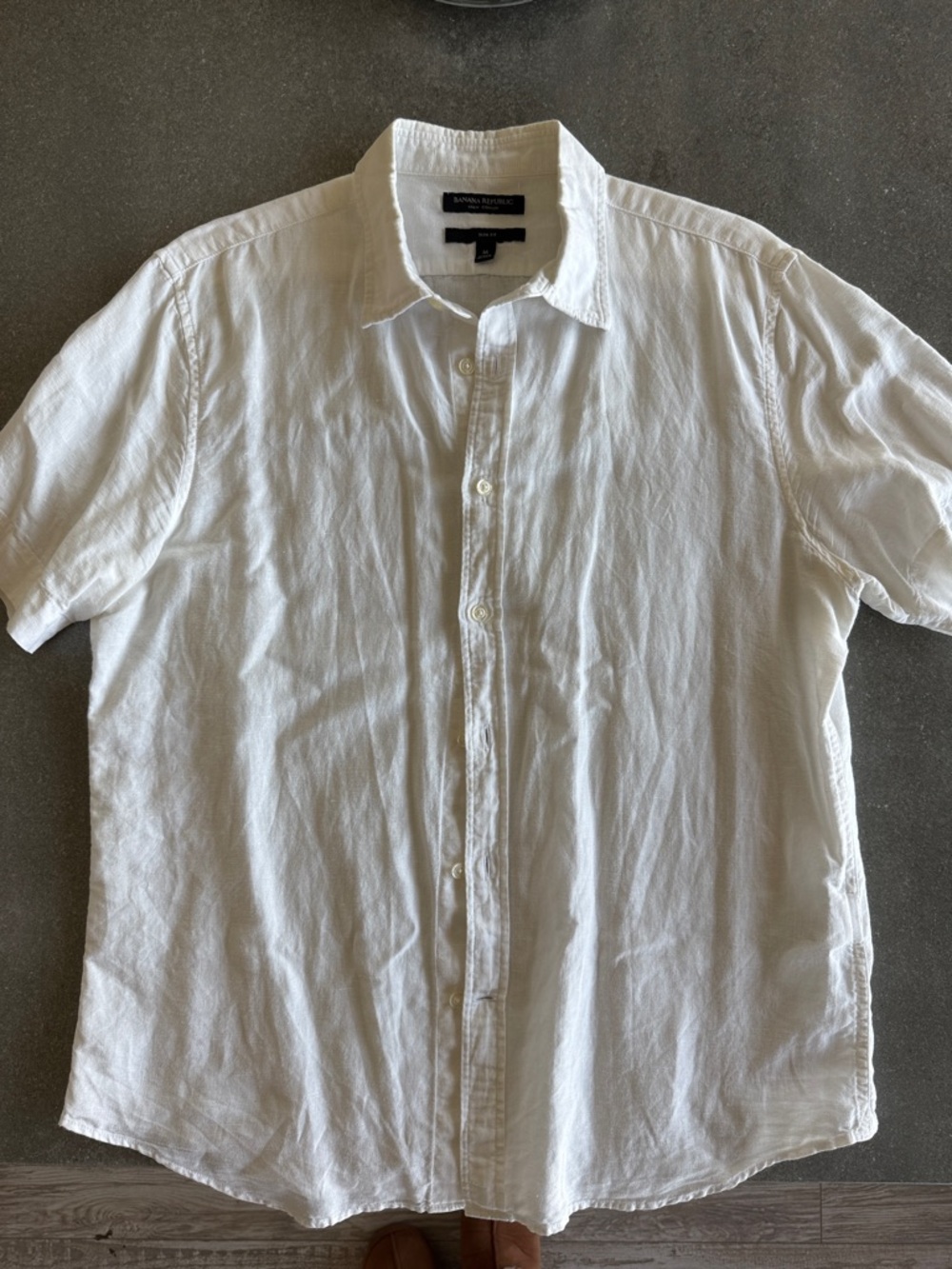 Banana Republic Men's White Linen Short-Sleeve Button-Down Shirt. Size M